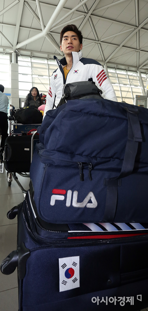 [포토] 이승훈 '태극기 앞세우고'