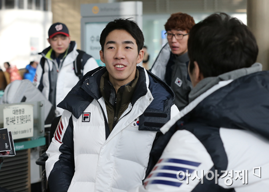 [포토] 출국하는 쇼트트랙 대표팀 이호석