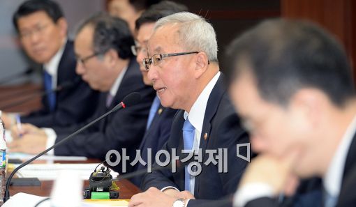 [포토]현오석 경제부총리 대외경제장관회의 주재