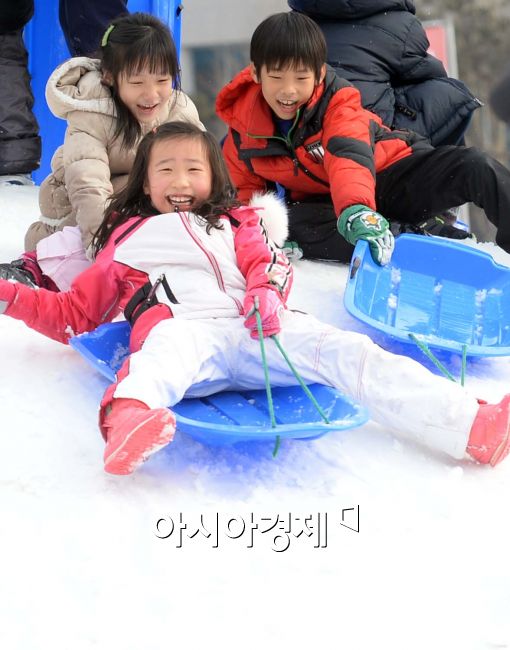 [포토]썰매장 찾은 어린이들, '신난다~'