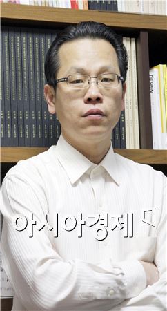 (재)광주비엔날레 노만섭 씨, 전남대 시각디자인 박사 1호 화제 