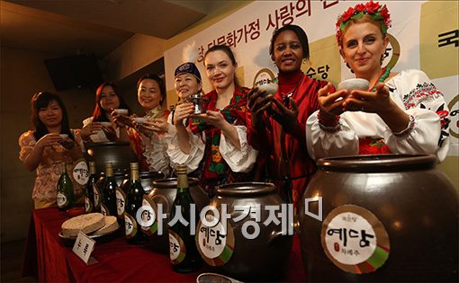 [포토]"한국 명절에는 한국 전통주로~"