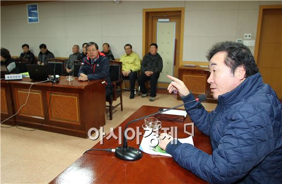 이낙연 의원, AI 의심현장 방문  관계자들 격려