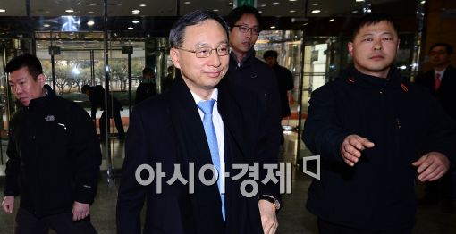황창규 KT 회장 '비상경영' 선언…"연봉 반납, 성과급도 안받겠다"