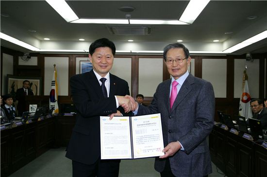 최창식 중구청장, 지방자치 경쟁력 전국 1위 인증서 받아