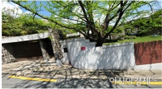 '2014년도 표준단독주택 가격공시'에서 가장 비싼 주택으로 조사된 서울 용산구 이태원로의 단독주택