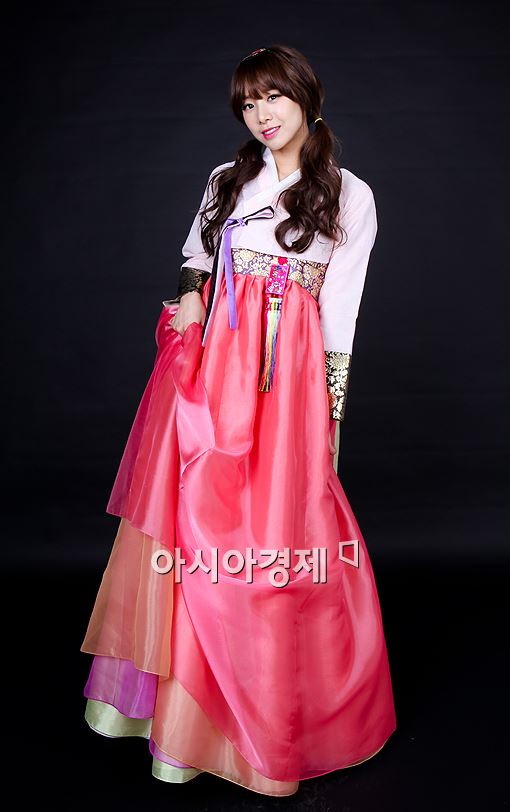 [포토]베스티 유지, '새해 복 많이 받으세요'