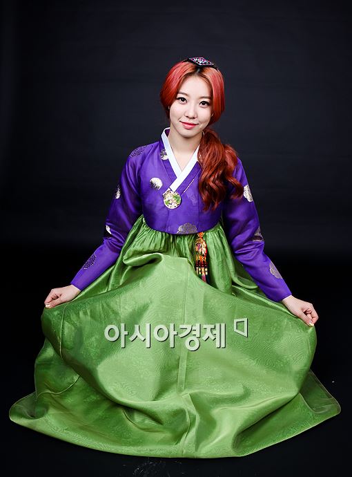 [포토]베스티 다혜, 청순미 넘치는 한복 자태