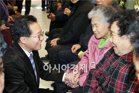 [포토]노희용 동구청장, 사회복지시설서 급식봉사