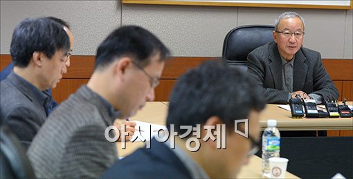 현오석 "시장상황 일희일비 하지 않고 중장기 체질 강화"