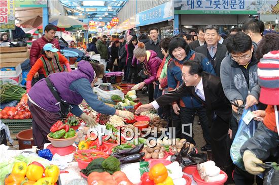 [포토]광주시 동구, 설 맞이 ‘전통시장 가는날’ 행사 개최