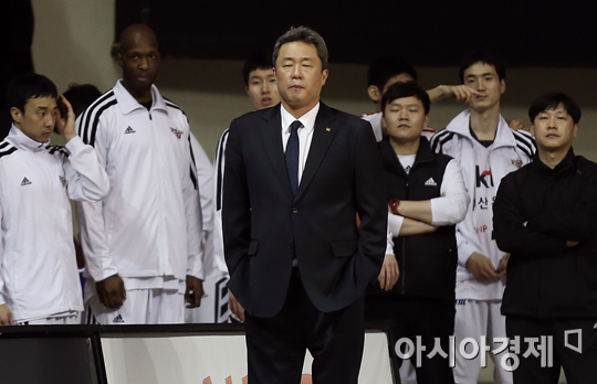 [포토] 경기 지켜보는 KT 전창진 감독