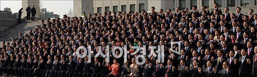 [포토]국회의원들 66년만에 단체사진 촬영