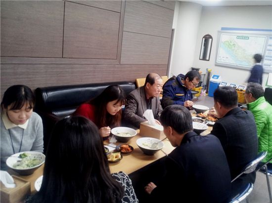 박홍섭 마포구청장, 설 연휴 비상근무자들 격려 