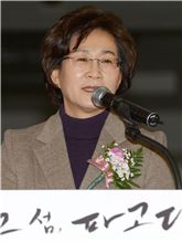 마주 선 노인과 청년…'미래의 나'를 만났습니다