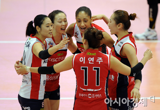 [포토] 득점에 기뻐하는 인삼공사 선수들