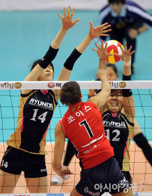 [포토] 양효진-정미선 '조이스를 막아라'