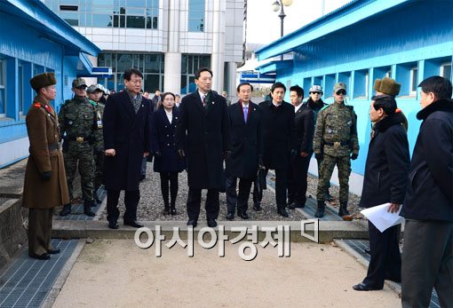 [포토]군사분계선 넘어 