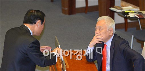 [포토]심각한 김한길 대표