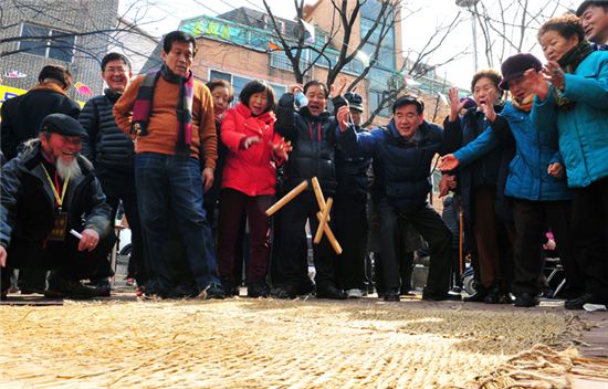 정월 대보름 윷놀이 