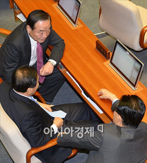 [포토]한자리에 모인 여·야 중진의원