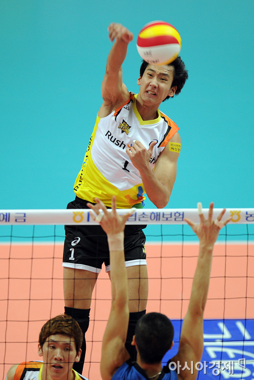 [포토] 송명근 '내려친다'