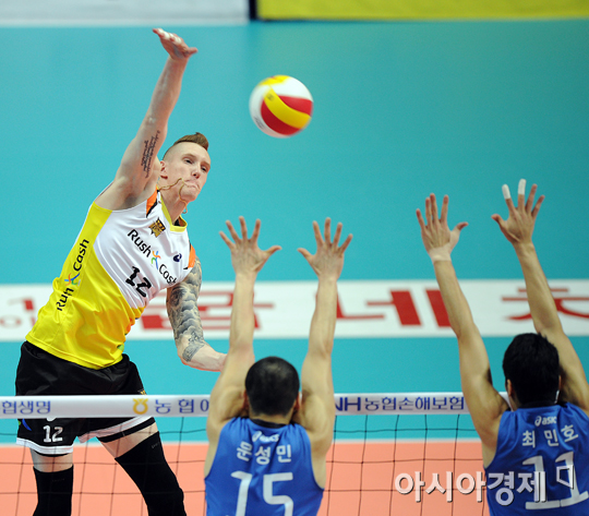 [포토] 스파이크 때리는 러시앤캐시 바로티