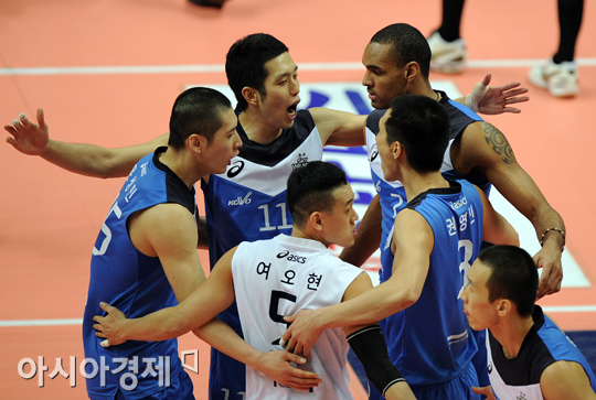 [포토] 득점에 기뻐하는 현대캐피탈 선수들