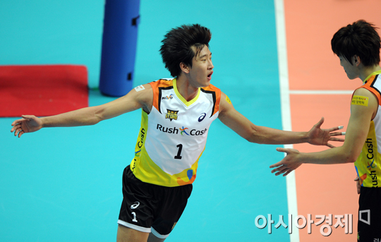 [포토] 두 팔 활짝 송명근