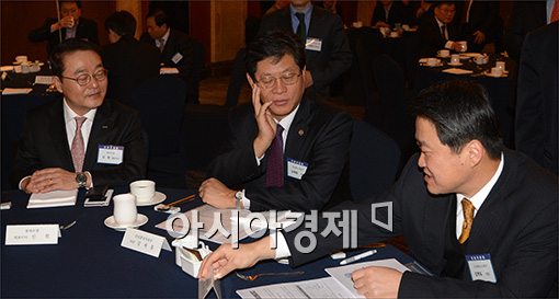 [포토]유통업계 관계자 만나는 김재홍 차관