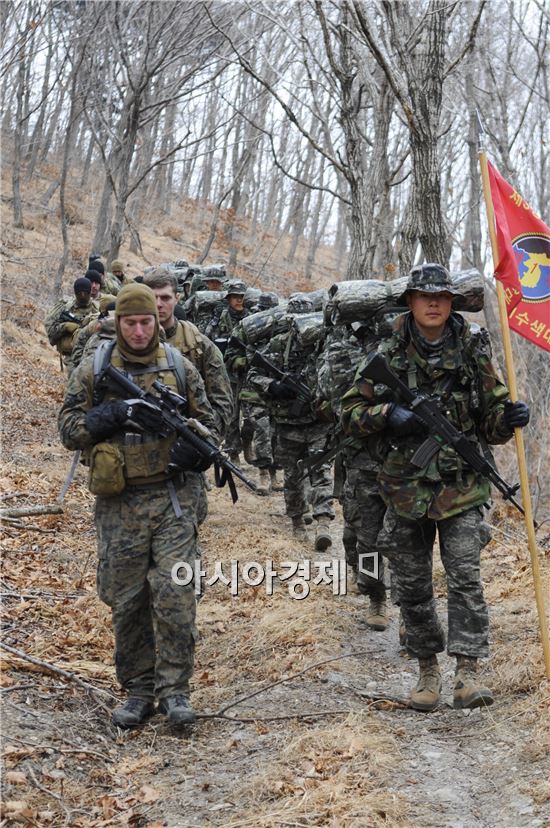 한미해병대 장병들 첫 천리행군 