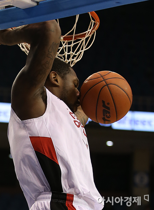 [포토] 맥키네스 '덩크슛 성공 후 공과 키스?'