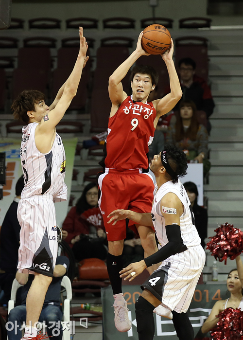 [포토] 정휘량 '어디로 패스를?'