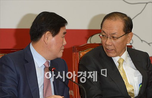 [포토]의견 나누는 황우여·최경환