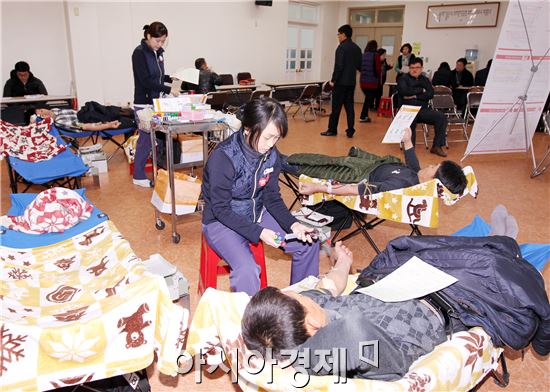 [포토]사랑의 헌혈 동참하는 함평군 공지자들