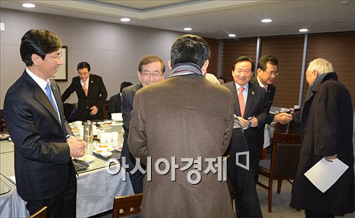 [포토]시도지사 만나는 김한길 대표