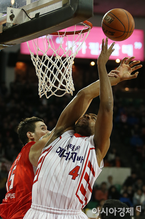 [포토] 윌리엄스 '손목을 잡으면 어떡하니'