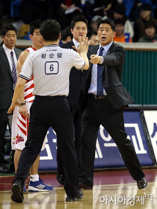 [포토] 추일승 감독 '거센 항의'