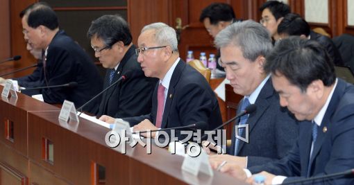 [포토]모두발언하는 현오석 부총리