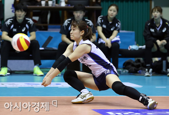 [포토] 채선아 '받는다'