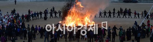 [포토]성동구, 대형 달집 선보여
