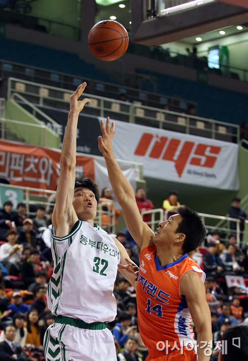 [포토] 김주성 '높이가 달라'