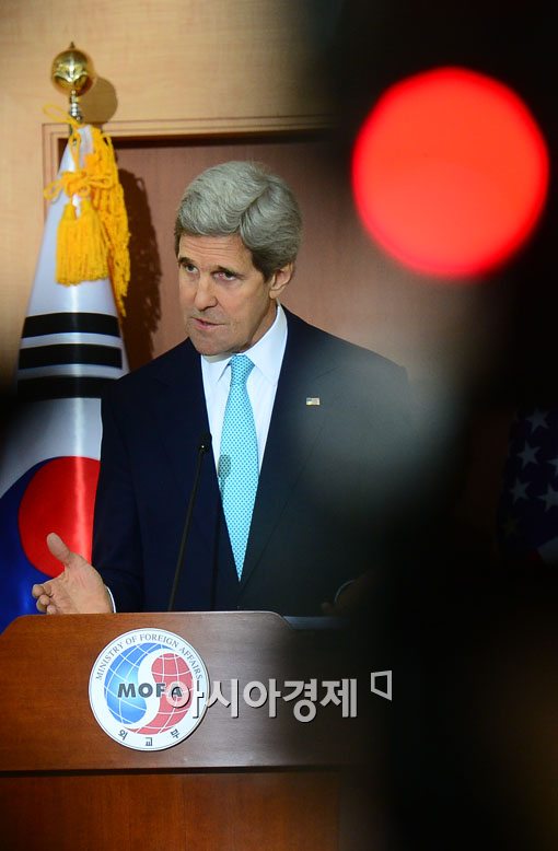 [포토]존 케리, "한국도 일본도 우리의 친구"
