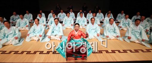 [포토]정월대보름, 크라운-해태제과 임직원 '시조떼창' 공연
