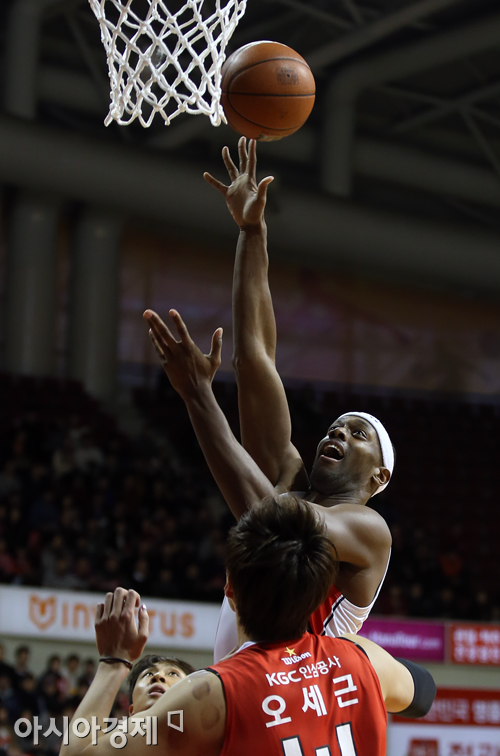 [포토] 로드 벤슨 '골밑에서~'