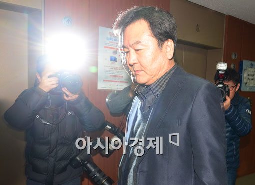 [포토]금융위원회 마친 신제윤 금융위원장 