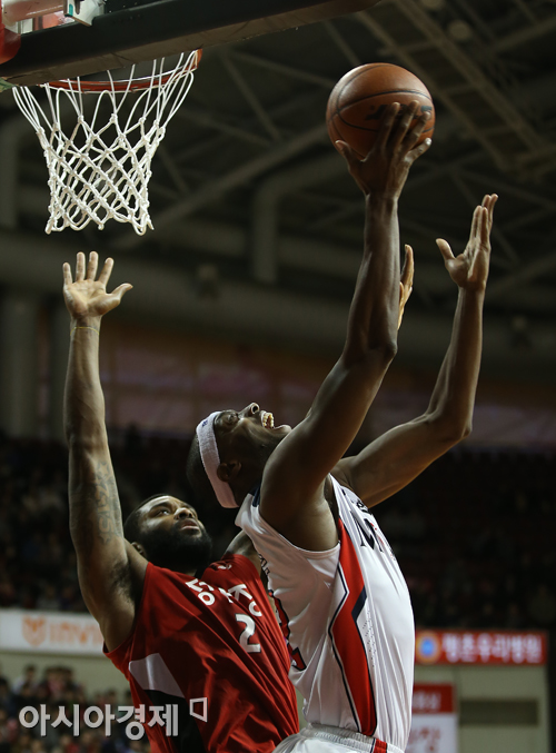 [포토] 로드 벤슨 '뒤로도 넣는다'