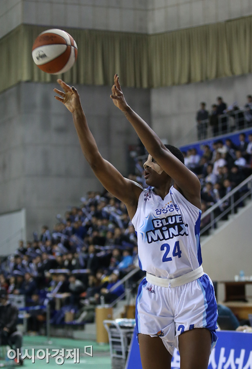 [포토] 샤데 '정확하게 쏜다'