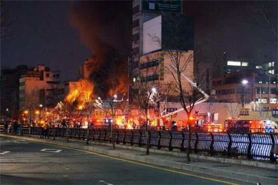 ▲청계천 화재가 발생된 17일 서울 수표동 화교 사옥.