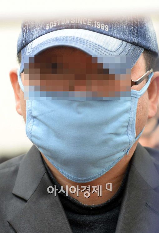 [포토]고개 든 개인정보 유출 피의자인 박 모 전 KCB 직원